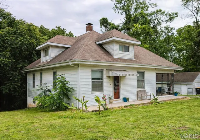 2nd image of 29 Superior Dr, Belleville, IL 62223 | MLS# MIS26030361