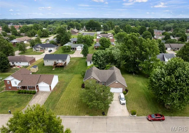 Photo 3 of Single family home for sale at 936 N West Ln, Jackson, MO 63755 | MLS# MIS26030363 | Listing updated on 2026-10-08