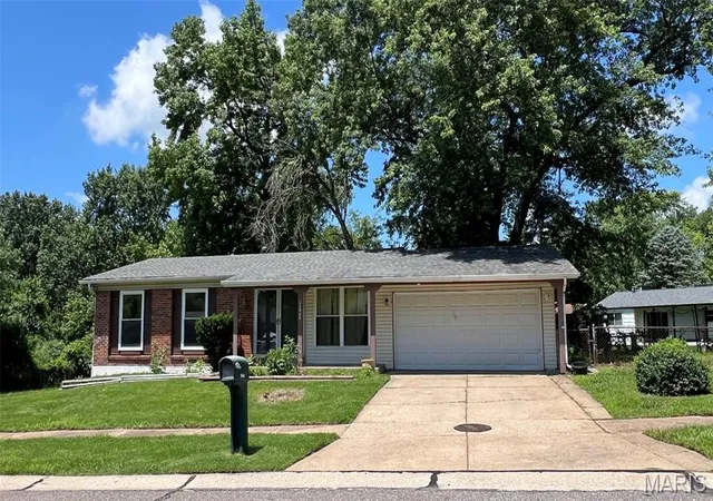 Photo 1 of Single family home for sale at 11747 Vizcuya Ct, Florissant, MO 63033 | MLS# MIS26030367 | Listing updated on 2026-09-25