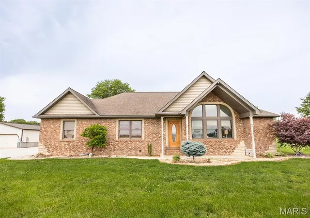 Homes for sale in Mascoutah, IL | 7045 Brickyard Rd, Mascoutah, IL 62258 | MLS# MIS26030472