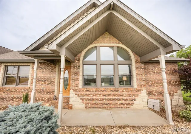 Homes for sale in Mascoutah, IL | 7045 Brickyard Rd, Mascoutah, IL 62258 | MLS# MIS26030472