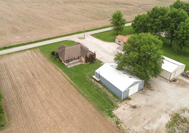 Homes for sale in Mascoutah, IL | 7045 Brickyard Rd, Mascoutah, IL 62258 | MLS# MIS26030472