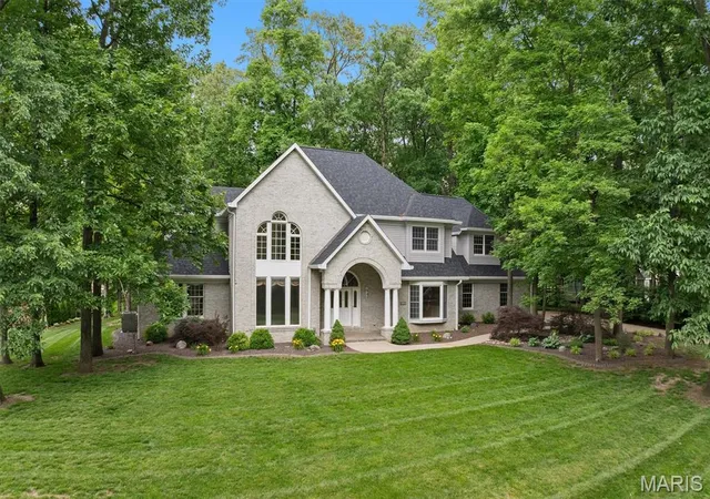 Photo 1 of Single family home for sale at 8 8th Green Ct, Belleville, IL 62220 | MLS# MIS26030498 | Listing updated on 2026-09-23