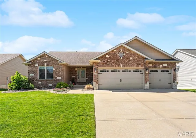Homes for sale in Troy, IL | 278 Shadowbrooke, Troy, IL 62294 | MLS# MIS26030523