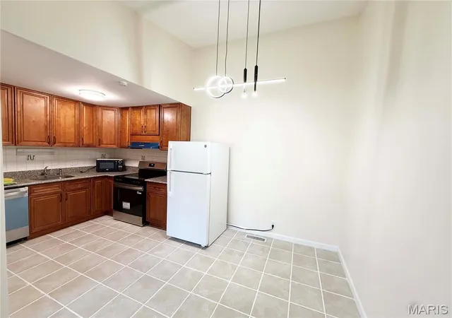 Photo 4 of Condo for sale at 10427 Briarbend Dr #9, Saint Louis, MO 63146 | MLS# MIS26030558 | Listing updated on 2026-08-21