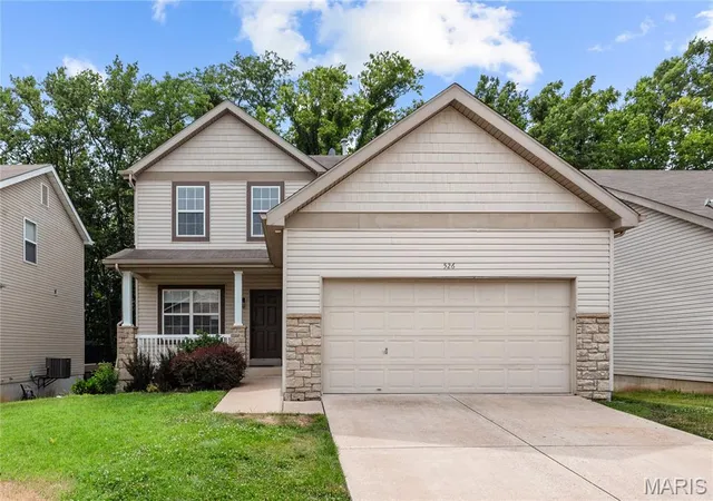 Photo 2 of Single family home for sale at 526 Springhurst Pkwy, O Fallon, MO 63368 | MLS# MIS26030560 | Listing updated on 2026-10-12