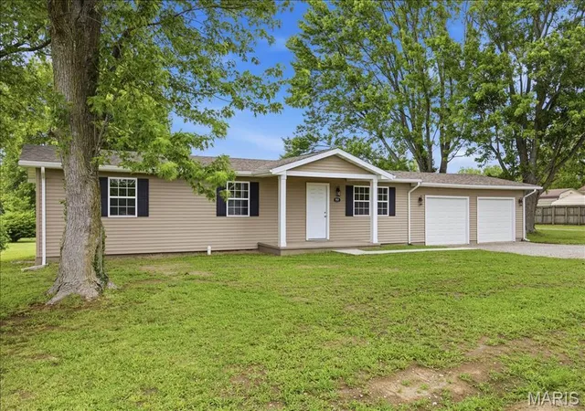 Homes for sale in Keyesport, IL | 913 Apple St, Keyesport, IL 62253 | MLS# MIS26030570
