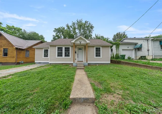Homes for sale in Rolla, MO | 607 E 11th St, Rolla, MO 65401 | MLS# MIS26030573