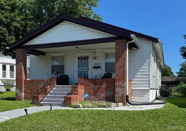Photo 3 of Single family home for sale at 1039 Wall St, Saint Louis, MO 63147 | MLS# MIS26030587 | Listing updated on 2026-09-07