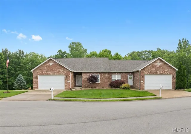 Homes for sale in O'fallon, IL | 1675 Lakepointe Estates Dr, O'fallon, IL 62269 | MLS# MIS26030593
