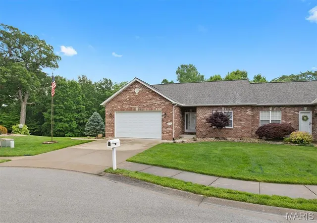 Homes for sale in O'fallon, IL | 1675 Lakepointe Estates Dr, O'fallon, IL 62269 | MLS# MIS26030593