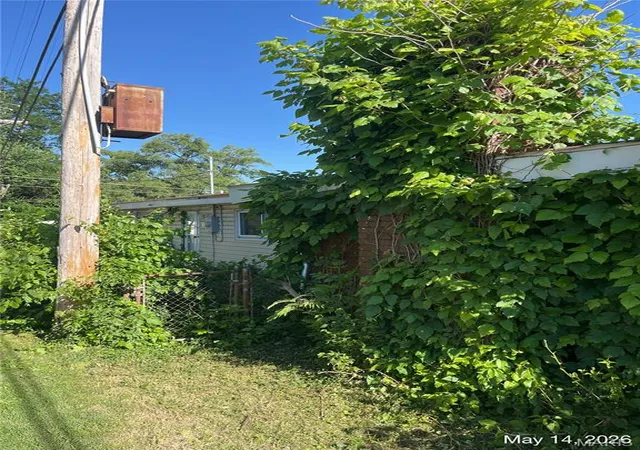 Photo 3 of Single family home for sale at 8330 Red Fir Dr, St Louis, MO 63134 | MLS# MIS26030596 | Listing updated on 2026-09-03