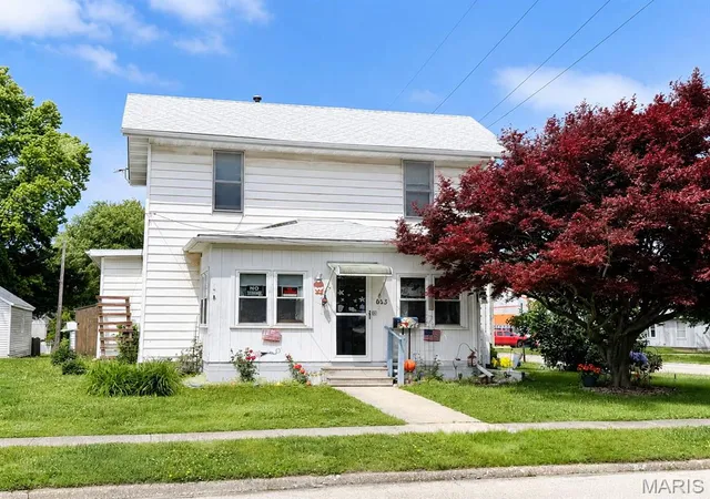 Homes for sale in Litchfield, IL | 1013 N Jefferson St, Litchfield, IL 62056 | MLS# MIS26030601