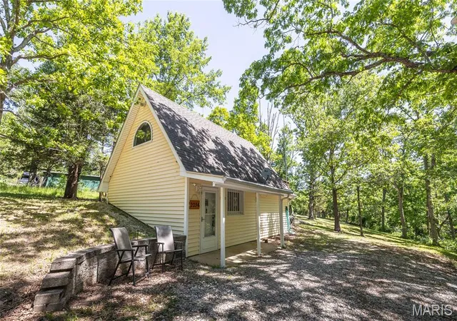 Homes for sale in Cuba, MO | 2034 Big Bear, Cuba, MO 65453 | MLS# MIS26030614