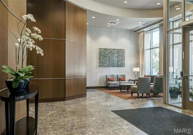 Listing Photo 5 - Condo for sale in building located at 4909 Laclede Ave, St. Louis, MO 63108 - Unit #1606