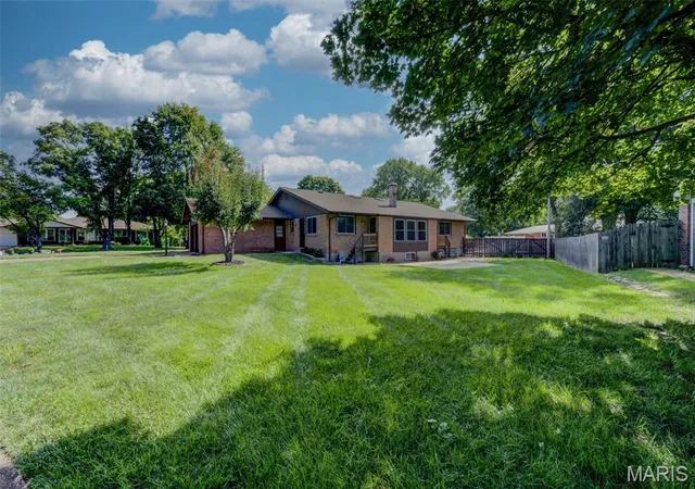 Photo 2 of Single family home for sale at 13248 Hobnail Dr, Saint Louis, MO 63146 | MLS# MIS26030631 | Listing updated on 2026-10-06