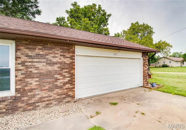 Photo 3 of Single family home for sale at 507 Walnut St, Hillsboro, IL 62049 | MLS# MIS26030635 | Listing updated on 2026-09-02
