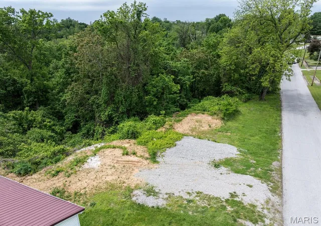 Homes for sale in Hannibal, MO | 2 Summer St, Hannibal, MO 63401 | MLS# MIS26030640