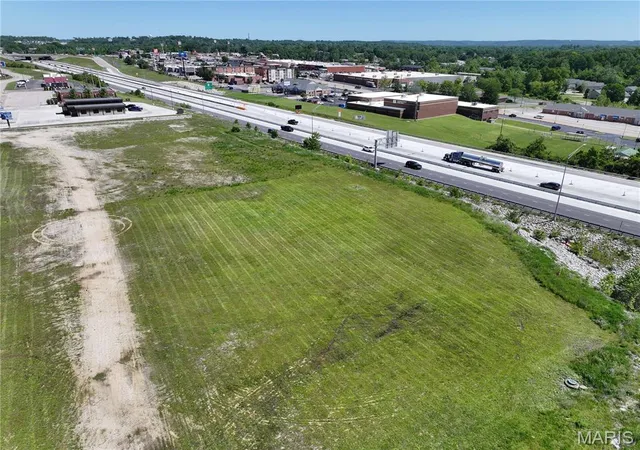 2nd image of 1321 Shapiro Dr, Festus, MO 63028 | MLS# MIS26030645