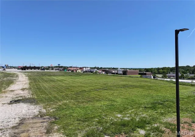 4th image of 1321 Shapiro Dr, Festus, MO 63028 | MLS# MIS26030645
