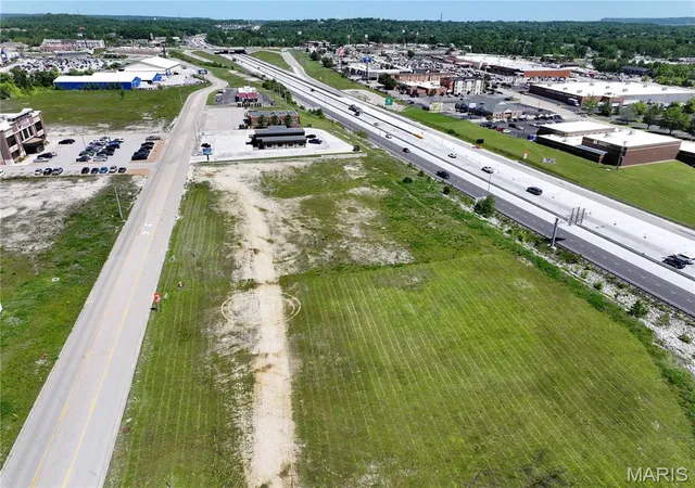 5th image of 1321 Shapiro Dr, Festus, MO 63028 | MLS# MIS26030645