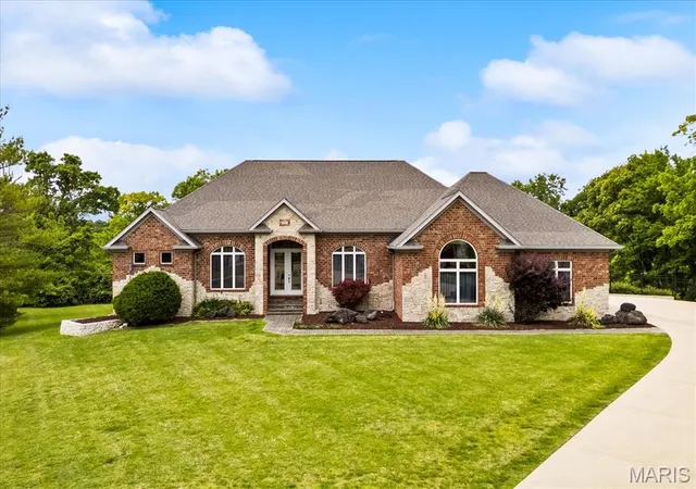 Homes for sale in Fairview Heights, IL | 7452 Lonewolf Ct, Fairview Heights, IL 62208 | MLS# MIS26030650