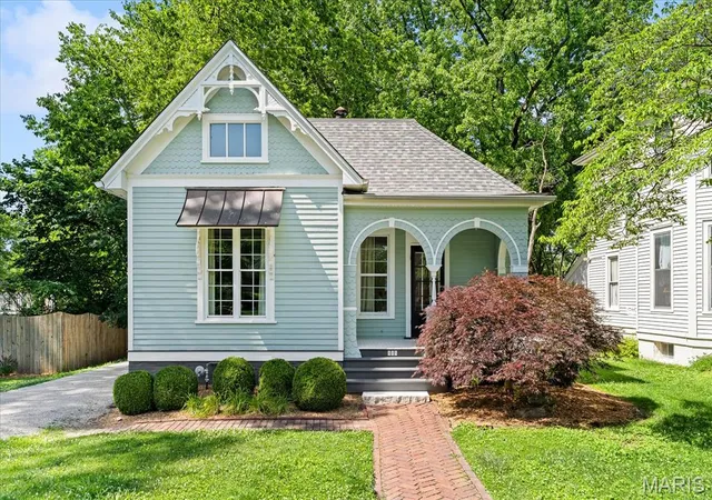 Homes for sale in Edwardsville, IL | 905 St Louis St, Edwardsville, IL 62025 | MLS# MIS26030680