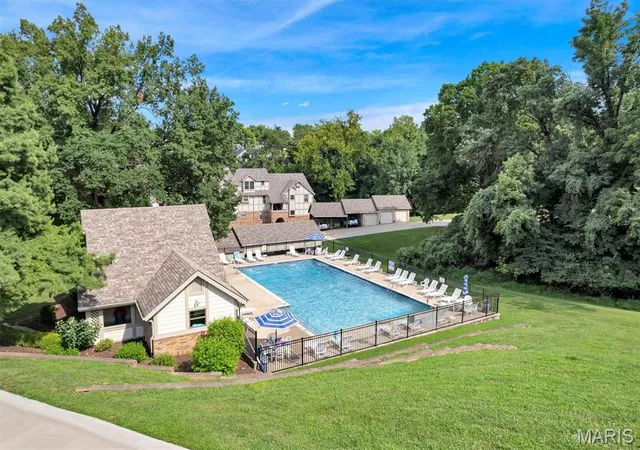 Listing Photo 4 - Condo for sale in building located at 2201 Sequoia Park Ct, Maryland Heights, MO 63043 - Unit #E
