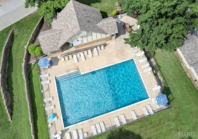 Listing Photo 5 - Condo for sale in building located at 2201 Sequoia Park Ct, Maryland Heights, MO 63043 - Unit #E