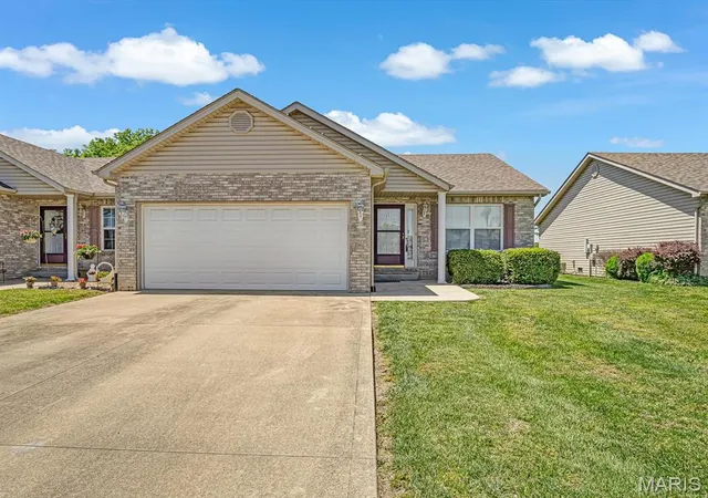 Homes for sale in Freeburg, IL | 211 Alamosa Dr, Freeburg, IL 62243 | MLS# MIS26030706