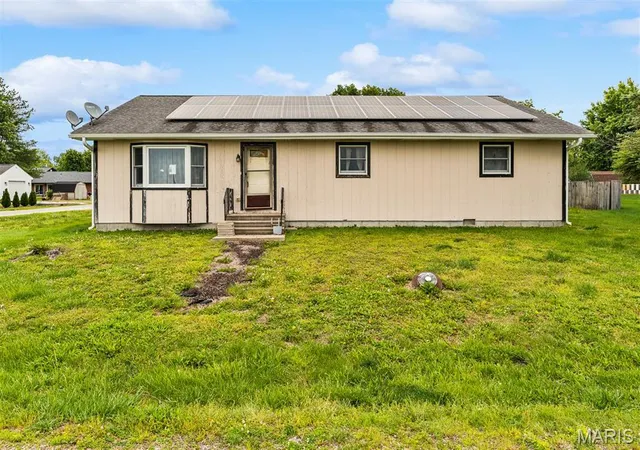 Photo 1 of Single family home for sale at 2203 S 6th St, Mascoutah, IL 62258 | MLS# MIS26030723 | Listing updated on 2026-08-17