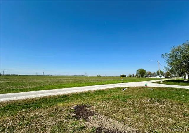 Photo 43 of Single family home for sale at 2203 S 6th St, Mascoutah, IL 62258 | MLS# MIS26030723 | Listing updated on 2026-08-17