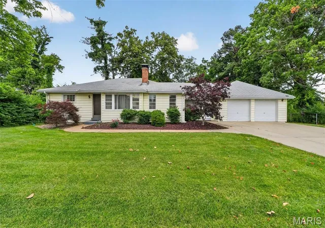 Homes for sale in Creve Coeur, MO | 11147 Olive Blvd, Creve Coeur, MO 63141 | MLS# MIS26030730
