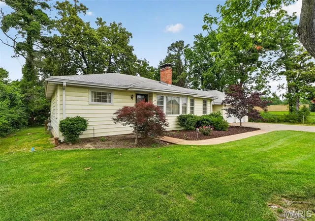 Homes for sale in Creve Coeur, MO | 11147 Olive Blvd, Creve Coeur, MO 63141 | MLS# MIS26030730
