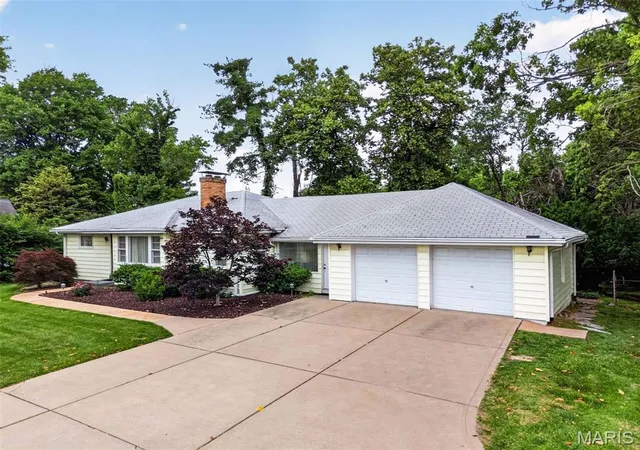 Homes for sale in Creve Coeur, MO | 11147 Olive Blvd, Creve Coeur, MO 63141 | MLS# MIS26030730