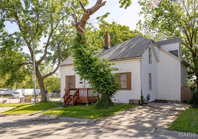 Photo 2 of Single family home for sale at 3702 Garnier St, Saint Louis, MO 63116 | MLS# MIS26030787 | Listing updated on 2026-05-23