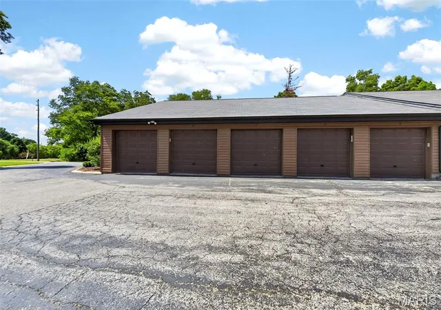 Photo 3 of Condo for sale at 13818 Amiot Dr #A, Saint Louis, MO 63146 | MLS# MIS26030811 | Listing updated on 2026-08-07