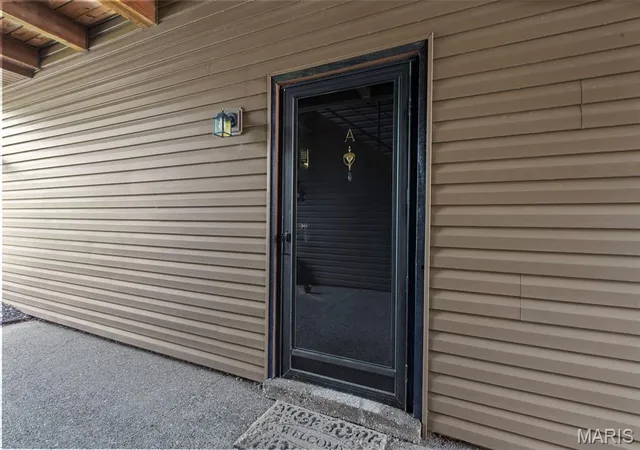 Photo 4 of Condo for sale at 13818 Amiot Dr #A, Saint Louis, MO 63146 | MLS# MIS26030811 | Listing updated on 2026-09-23