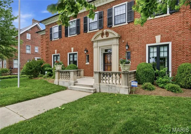 Photo 3 of Mansion for sale at 5591 Lindell Blvd, St Louis, MO 63112 | MLS# MIS26030817 | Listing updated on 2026-10-28
