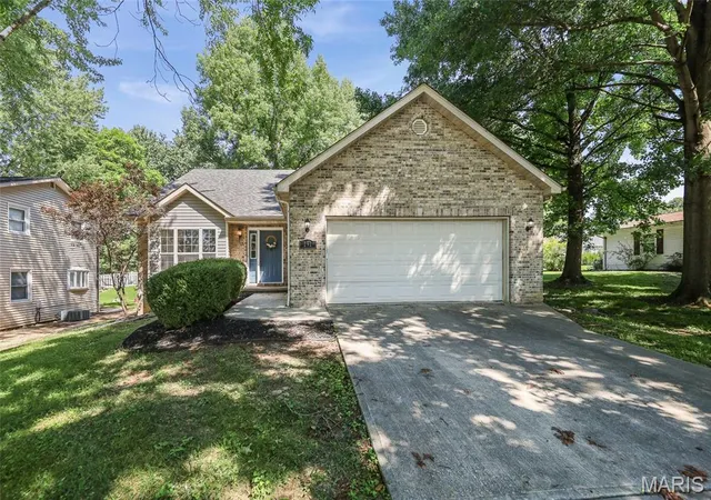 Photo 2 of Single family home for sale at 191 Shore Dr, Edwardsville, IL 62025 | MLS# MIS26030835 | Listing updated on 2026-08-19