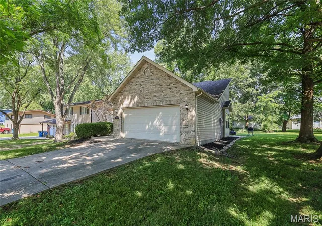Photo 3 of Single family home for sale at 191 Shore Dr, Edwardsville, IL 62025 | MLS# MIS26030835 | Listing updated on 2026-08-19