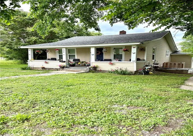 Homes for sale in Alton, IL | 2206 Locust Ave, Alton, IL 62002 | MLS# MIS26030842