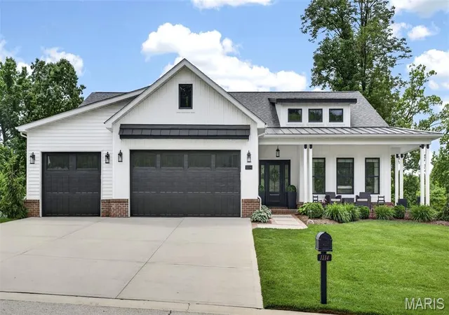 Photo 2 of Sale Pending at 1114 Elbow Hill Ct, Caseyville, IL 62232 | MLS# MIS26030870 | Listing updated on 2026-09-14