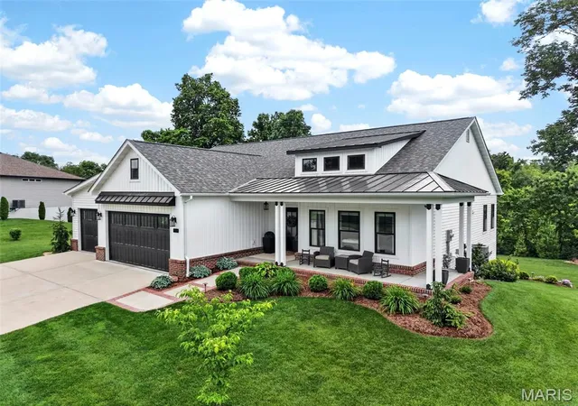 Photo 4 of Sale Pending at 1114 Elbow Hill Ct, Caseyville, IL 62232 | MLS# MIS26030870 | Listing updated on 2026-09-14