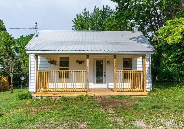 Homes for sale in Richland, MO | 220 Warren St, Richland, MO 65556 | MLS# MIS26030912