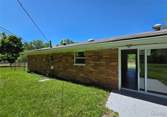 Photo 3 of Single family home for sale at 4 Hi Pointe Dr, Belleville, IL 62223 | MLS# MIS26030943 | Listing updated on 2026-09-21