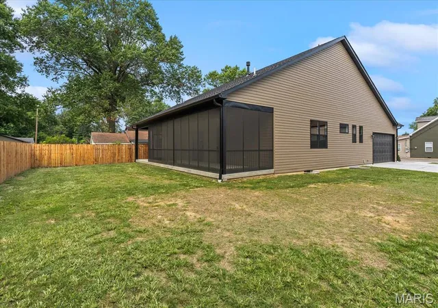Photo 2 of Single family home for sale at 406 W Laurel St, Millstadt, IL 62260 | MLS# MIS26030945 | Listing updated on 2026-08-06