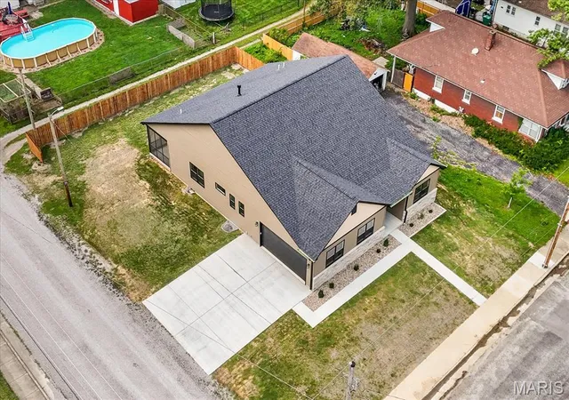 Photo 3 of Single family home for sale at 406 W Laurel St, Millstadt, IL 62260 | MLS# MIS26030945 | Listing updated on 2026-08-06
