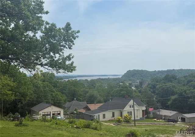Homes for sale in Hannibal, MO | 707 Hayward St, Hannibal, MO 63401 | MLS# MIS26030950