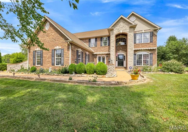Homes for sale in Columbia, IL | 5025 Edinburg Ct, Columbia, IL 62236 | MLS# MIS26030957